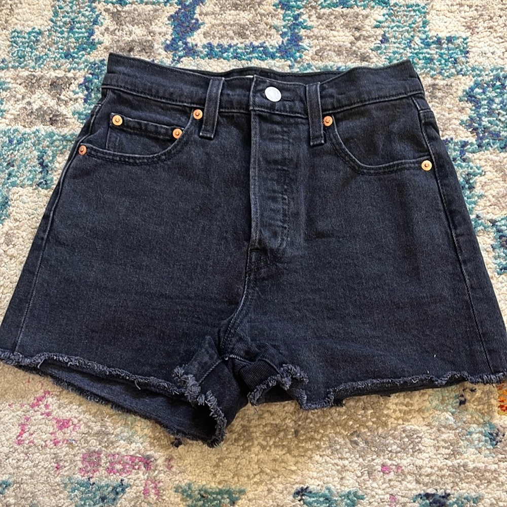 LEVIS RIBCAGE JEAN SHORTS